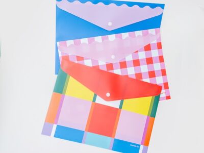 Sobre mitad oficio con diseño